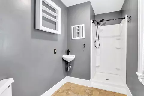 Bath - 20 Exeter St #20, Easthampton, MA 01027 photo 1 of 2