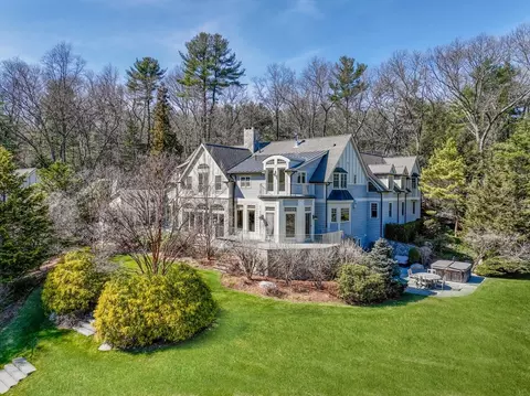 137 Newton St, Weston, MA 02493