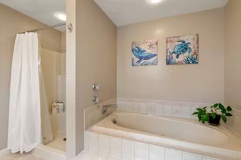 Bath - 3 Wilson Cir, Maynard, MA 01754 photo 3 of 4
