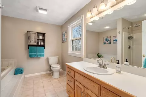 Bath - 3 Wilson Cir, Maynard, MA 01754 photo 2 of 4
