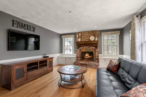 Living - 3 Wilson Cir, Maynard, MA 01754 photo 2 of 6