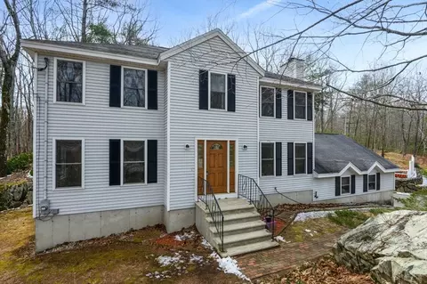 2 Mulberry St, Groveland, MA 01834