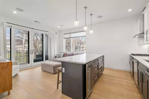946 Saratoga St #202, Boston, MA 02128