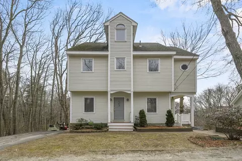 18 Teddy Rd, Worcester, MA 01603