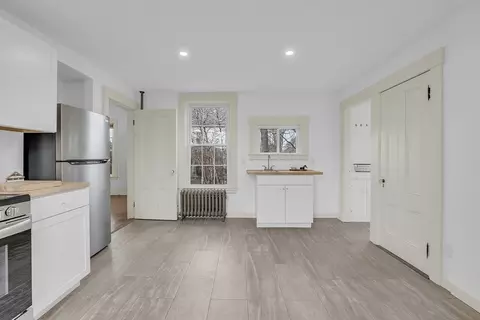 Living - 116 High St, Gardner, MA 01440 photo 1 of 10