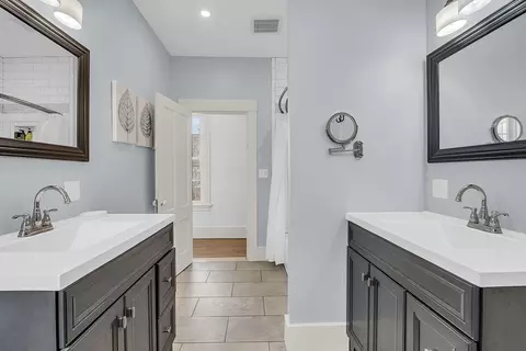 Bath - 116 High St, Gardner, MA 01440 photo 3 of 4