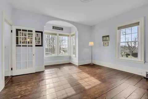 Living - 116 High St, Gardner, MA 01440 photo 6 of 10