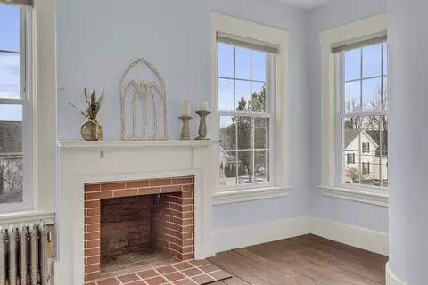 Living - 116 High St, Gardner, MA 01440 photo 8 of 10