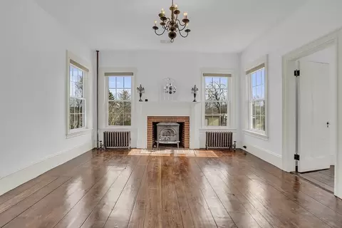 Living - 116 High St, Gardner, MA 01440 photo 4 of 10
