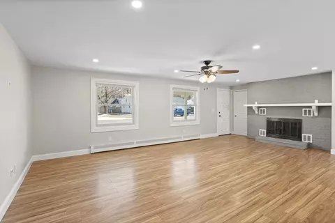 Living - 424 Lenox St, Athol, MA 01331 photo 1 of 2