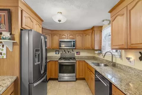 Kitchen - 109 Wallace Hill Rd, Townsend, MA 01469 photo 3 of 4
