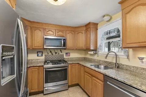 Kitchen - 109 Wallace Hill Rd, Townsend, MA 01469 photo 4 of 4