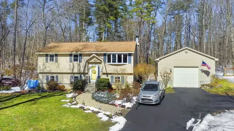 Exterior - 109 Wallace Hill Rd, Townsend, MA 01469 photo 2 of 11