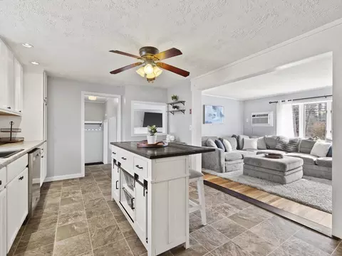 865 Shawsheen St, Tewksbury, MA 01876
