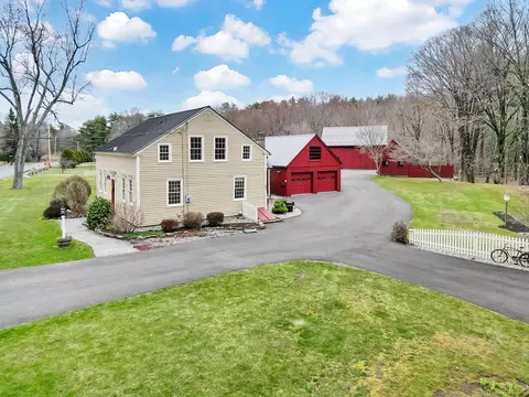 7 School St, Granby, MA 01033