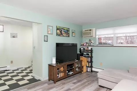 Living - 6 Venice St #E2, Danvers, MA 01923 photo 1 of 4