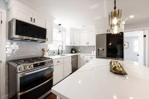 Kitchen - 234 Riverside Dr, Dedham, MA 02026 photo 2 of 3