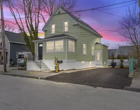 8 Lawton St, Fairhaven, MA 02719