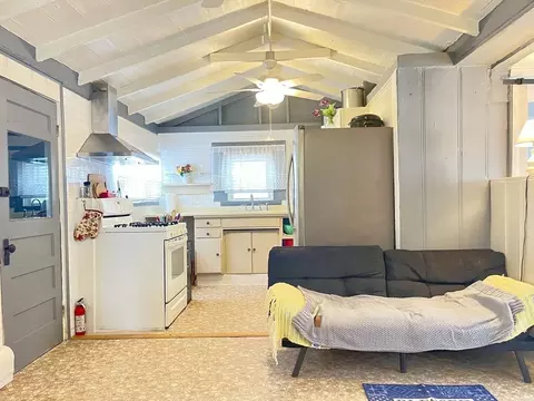 Living - 3 View St, Wareham, MA 02538 photo 2 of 3