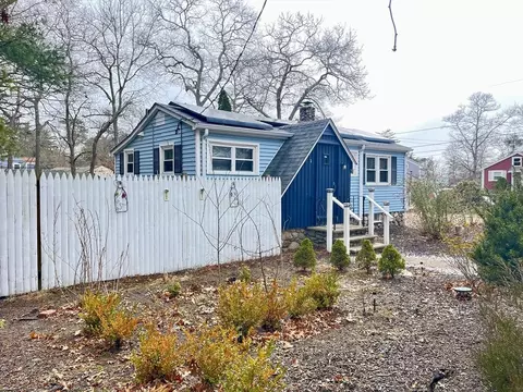 Exterior - 3 View St, Wareham, MA 02538 photo 9 of 10