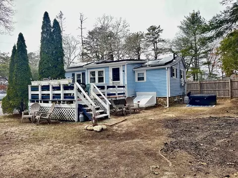 Exterior - 3 View St, Wareham, MA 02538 photo 4 of 10