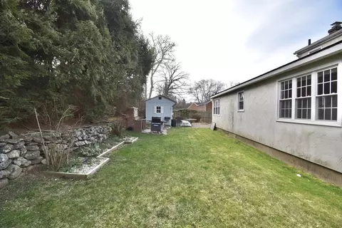 335 Roosevelt Ave, Springfield, MA 01118 photo 6