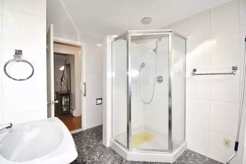 335 Roosevelt Ave, Springfield, MA 01118 photo 9
