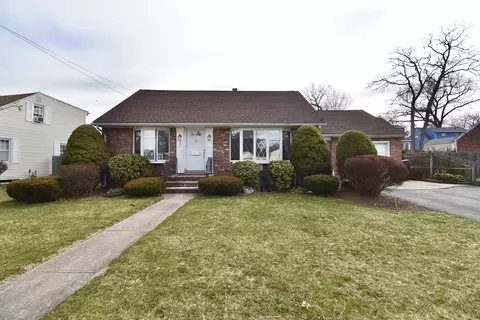 335 Roosevelt Ave, Springfield, MA 01118