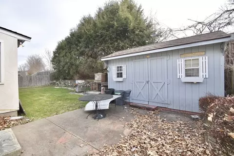 335 Roosevelt Ave, Springfield, MA 01118 photo 4