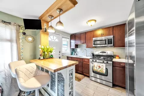 Kitchen - 127 Manor Ct #127, Springfield, MA 01118 photo 5 of 6