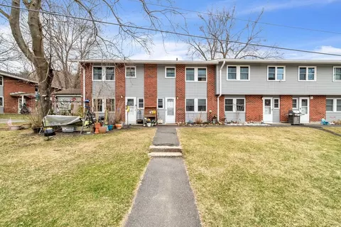 Exterior - 127 Manor Ct #127, Springfield, MA 01118 photo 4 of 5