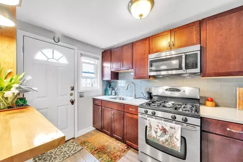 Kitchen - 127 Manor Ct #127, Springfield, MA 01118 photo 3 of 6