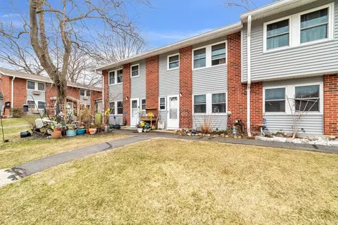 Exterior - 127 Manor Ct #127, Springfield, MA 01118 photo 5 of 5