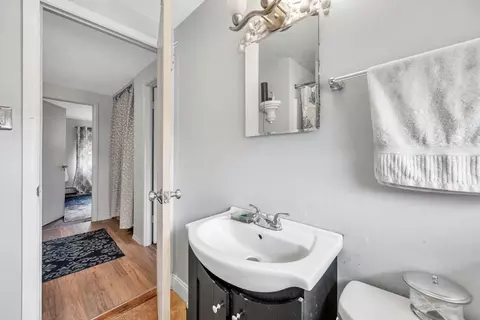 Bath - 127 Manor Ct #127, Springfield, MA 01118 photo 1 of 2