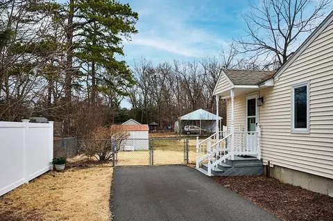Exterior - 3 Morin Dr, Easthampton, MA 01027 photo 4 of 7