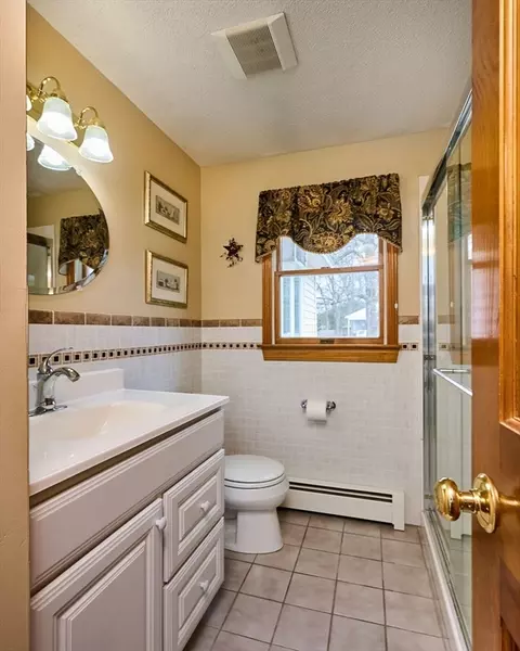 Bath - 3 Morin Dr, Easthampton, MA 01027 photo 1 of 1