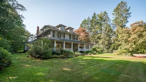 8 Walnut Rd, Wenham, MA 01984