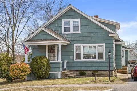 52 Collins St, Worcester, MA 01606