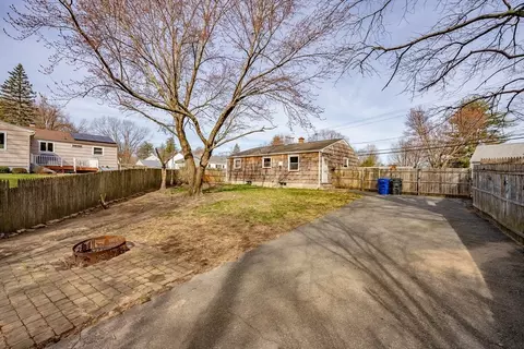 Exterior - 573 Plumtree Rd, Springfield, MA 01118 photo 10 of 11