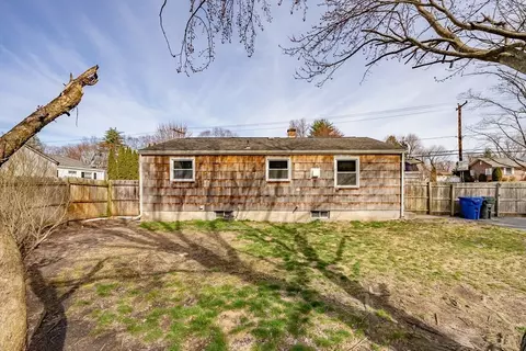 Exterior - 573 Plumtree Rd, Springfield, MA 01118 photo 5 of 11