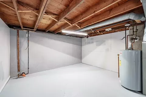 Exterior - 573 Plumtree Rd, Springfield, MA 01118 photo 3 of 11