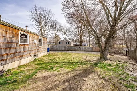 Exterior - 573 Plumtree Rd, Springfield, MA 01118 photo 6 of 11