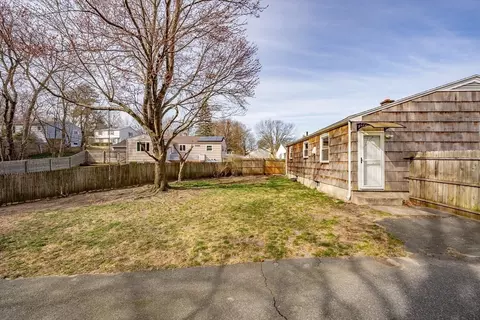 Exterior - 573 Plumtree Rd, Springfield, MA 01118 photo 9 of 11
