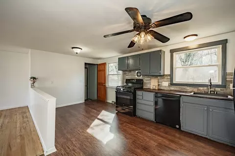Kitchen - 573 Plumtree Rd, Springfield, MA 01118 photo 3 of 4