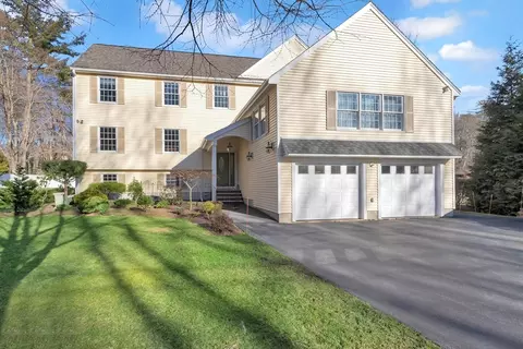 105 Hadley Rd, Merrimac, MA 01860