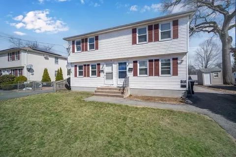 71 Price St, Springfield, MA 01104