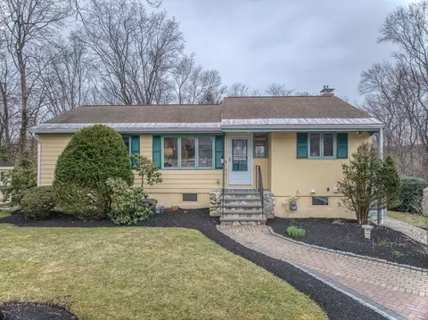 5 Fairview Ave, Bedford, MA 01730