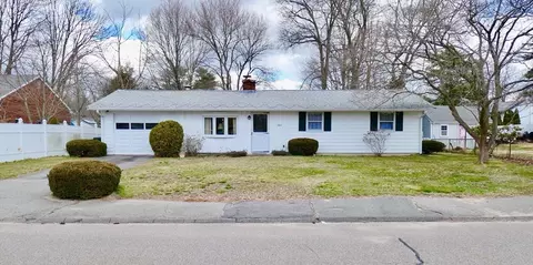 15 Dresser Ave, Holbrook, MA 02343