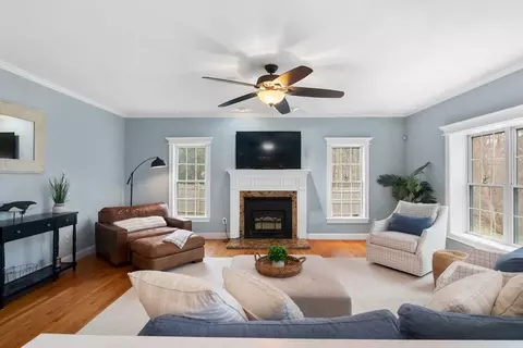 Living - 6 Windcrest Ln, Millis, MA 02054 photo 2 of 10