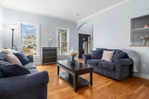 Living - 6 Windcrest Ln, Millis, MA 02054 photo 4 of 10